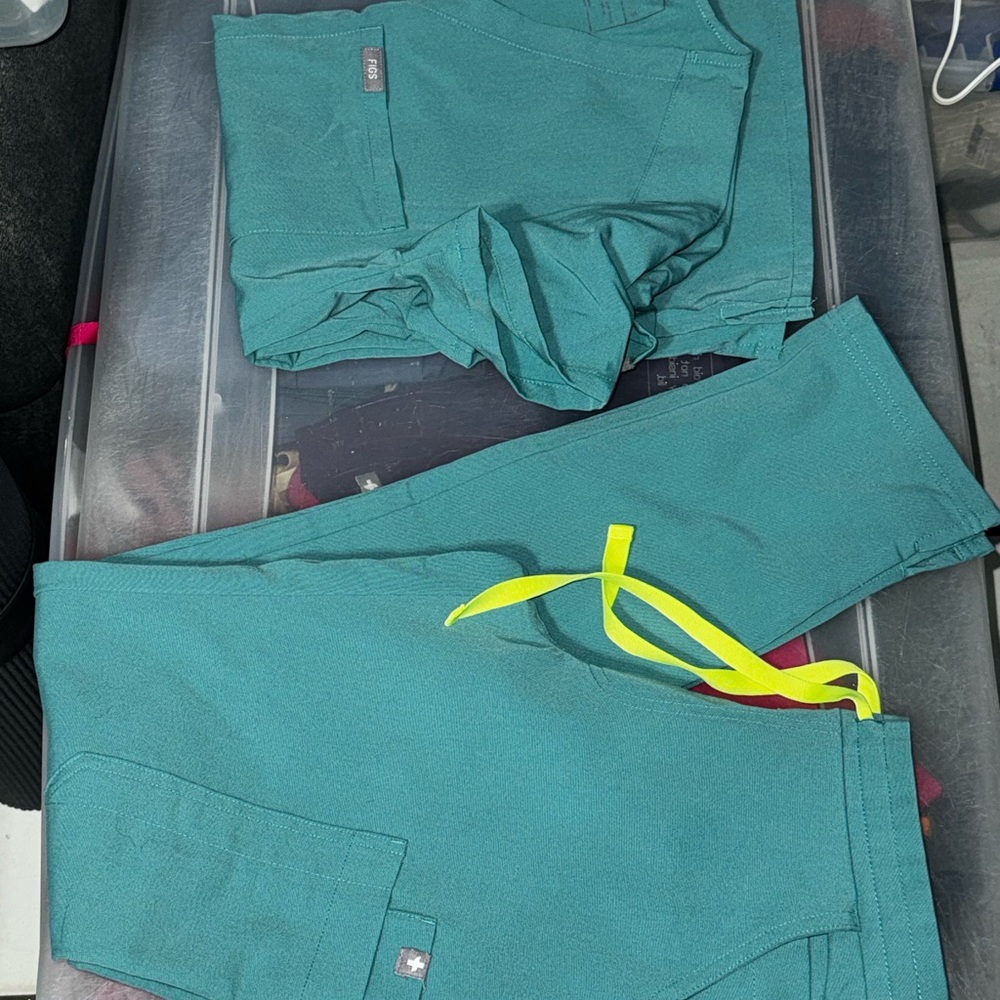 Teal Scrub Set with Yellow Drawstring